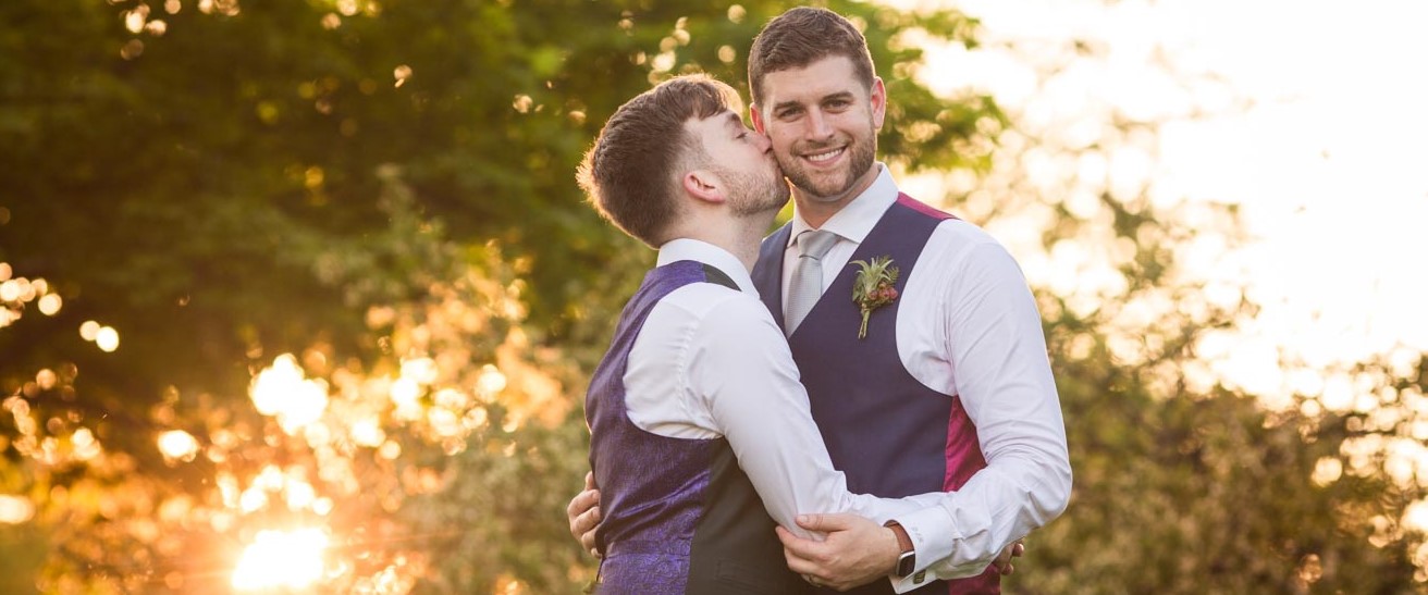 Уютная и тёплая гей-свадьба. Фоторепортаж