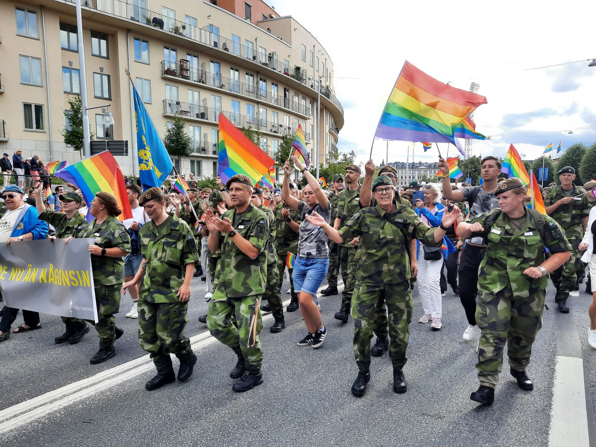 когда прошел гей парад на украине фото 95
