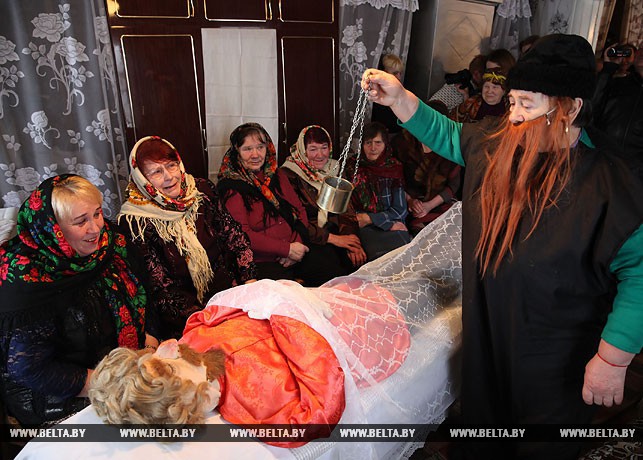 Сучасная рэканструкцыя абраду "Пахаванне Дзеда"