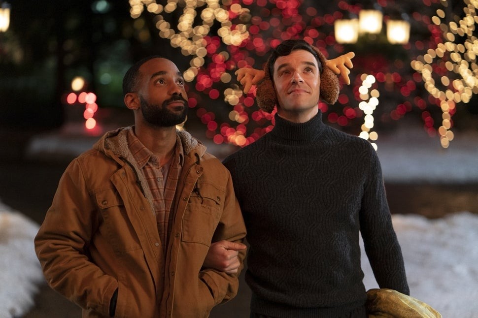 Netflix показал кадры из своей первой рождественской гей-комедии