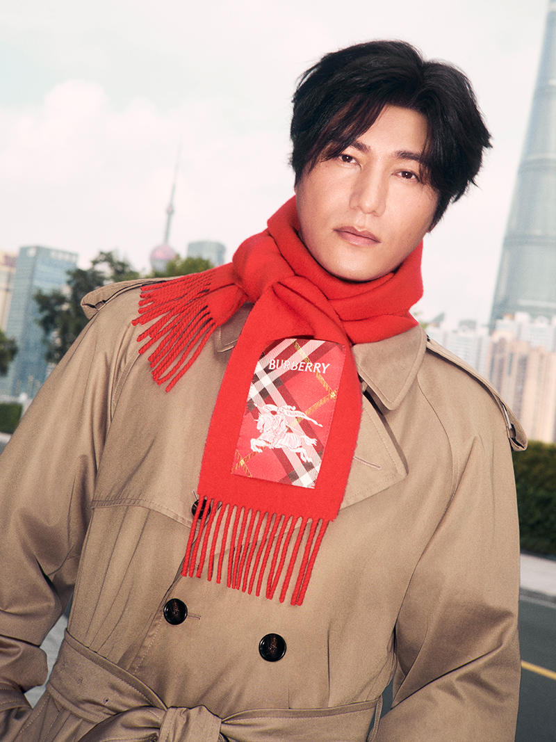 Компания Burberry отмечает Год Лошади