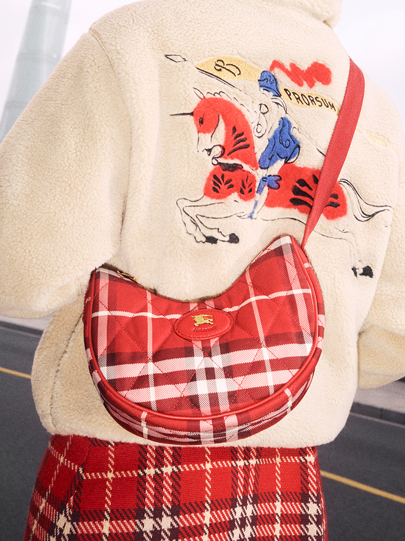 Компания Burberry отмечает Год Лошади