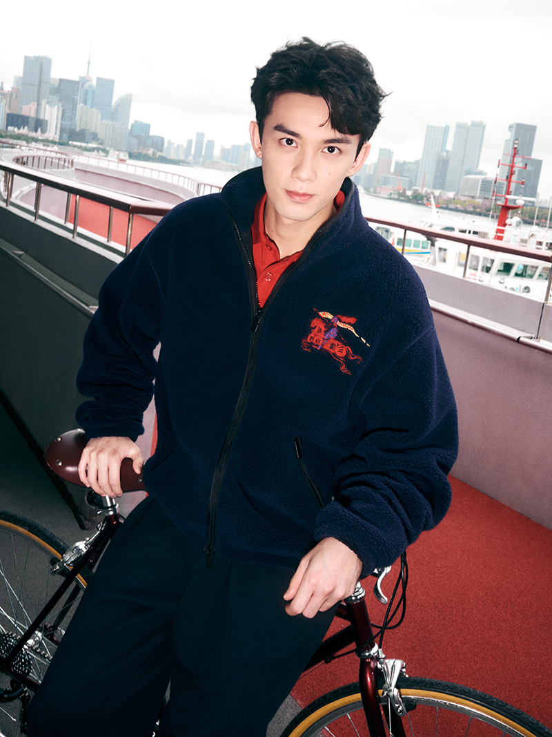 Компания Burberry отмечает Год Лошади