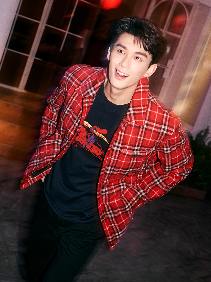 Компания Burberry отмечает Год Лошади