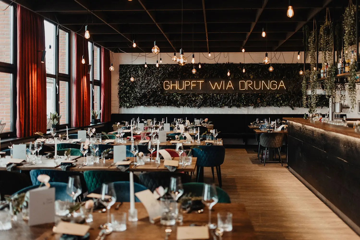 Стильное и душевное торжество в Мюнхене: осенняя гей-свадьба