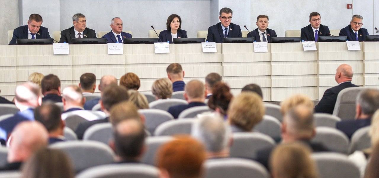 Совет Республики одобрил наказание за «пропаганду гомосексуальных отношений»