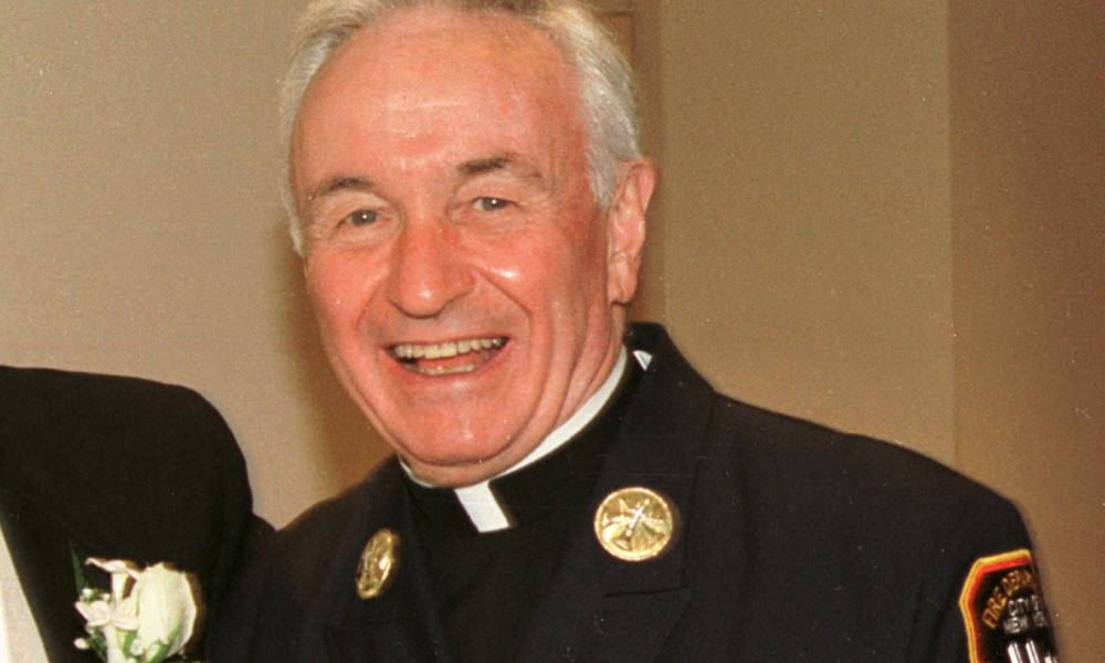 Церковь попросила признать святым ЛГБТ - пожарного