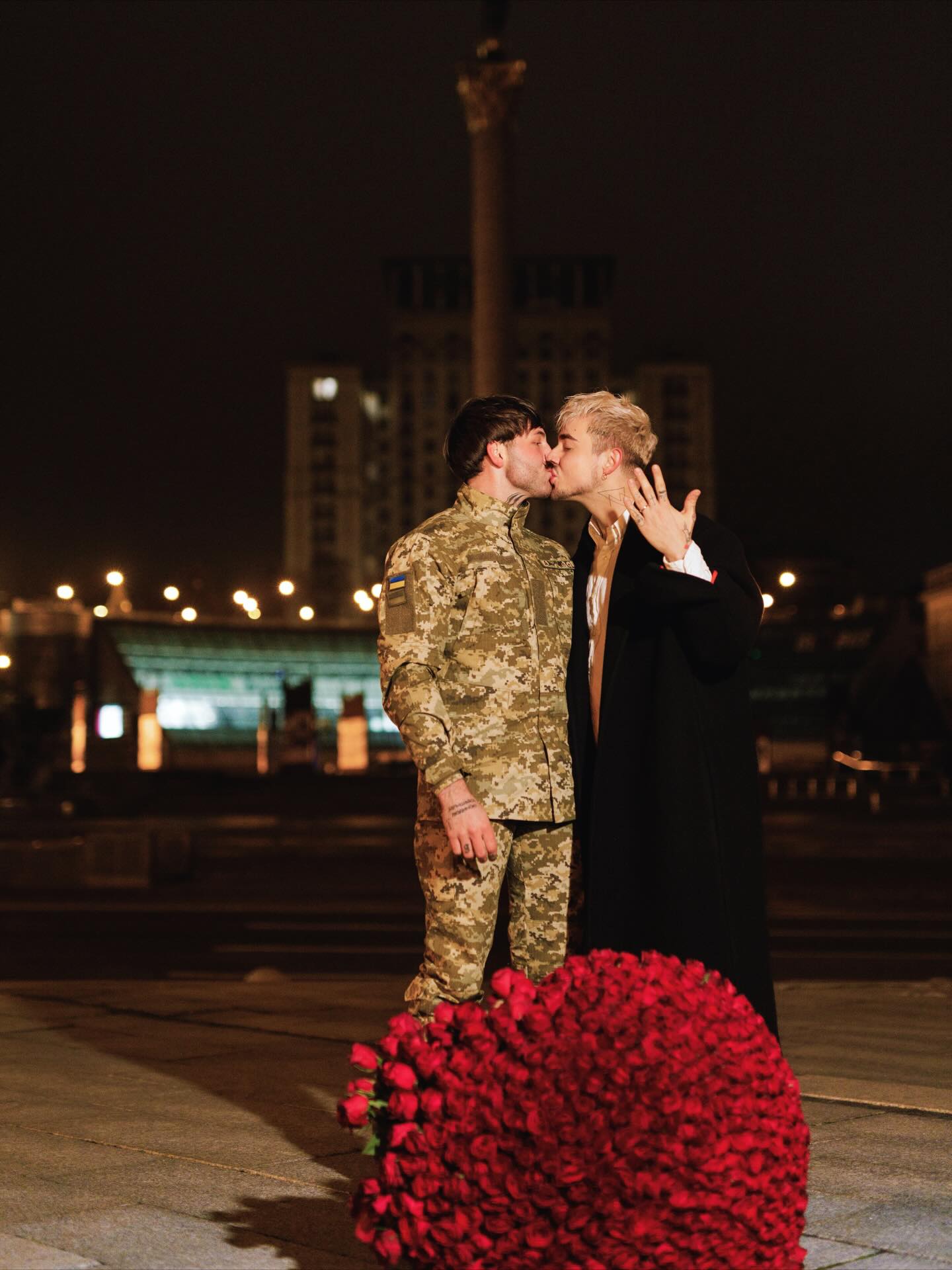 Украинский певец MELOVIN обручился с возлюбленным