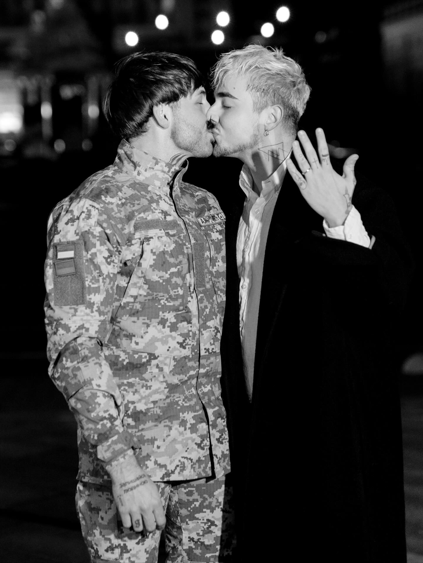 Украинский певец MELOVIN обручился с возлюбленным