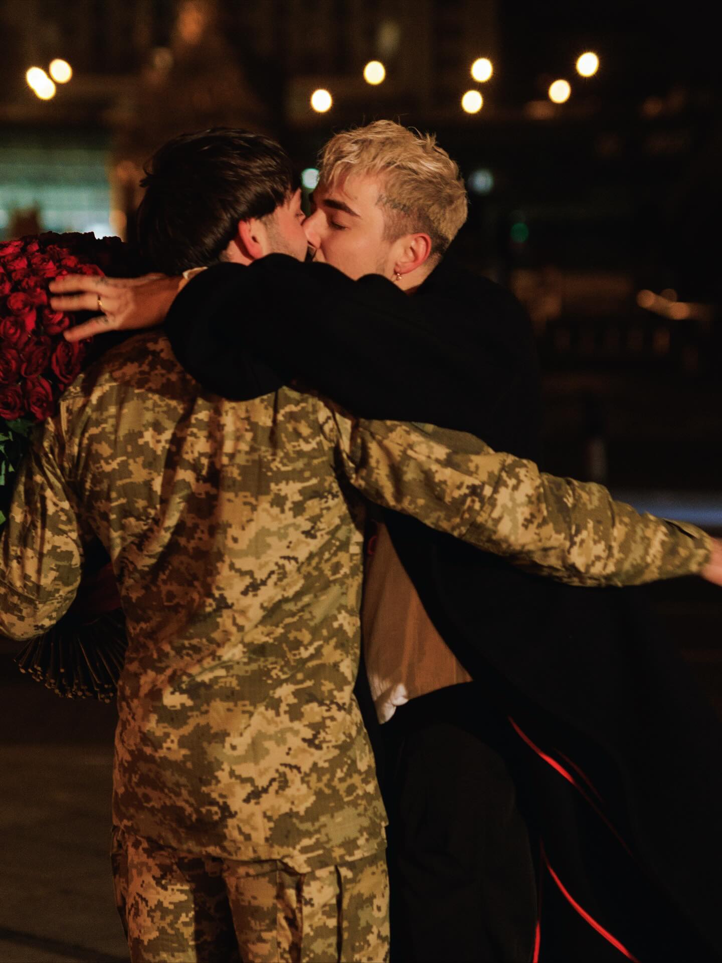 Украинский певец MELOVIN обручился с возлюбленным