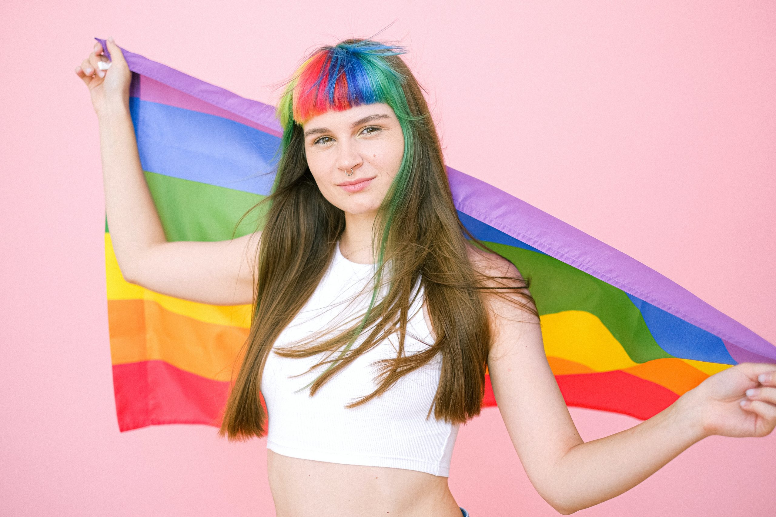 Исследование: ЛГБТК+ молодёжи не нравится своё тело