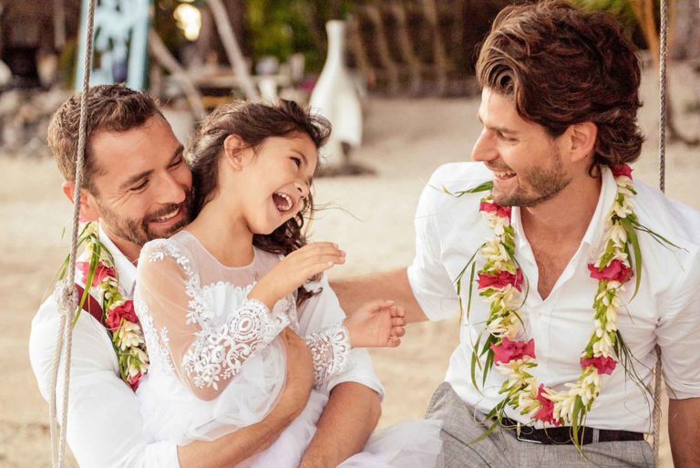 Прекрасная гей-свадьба на пляже в Муреа. Фоторепортаж