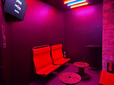 Квир-бары Варшавы: Instytut.bar и Ramona Bar
