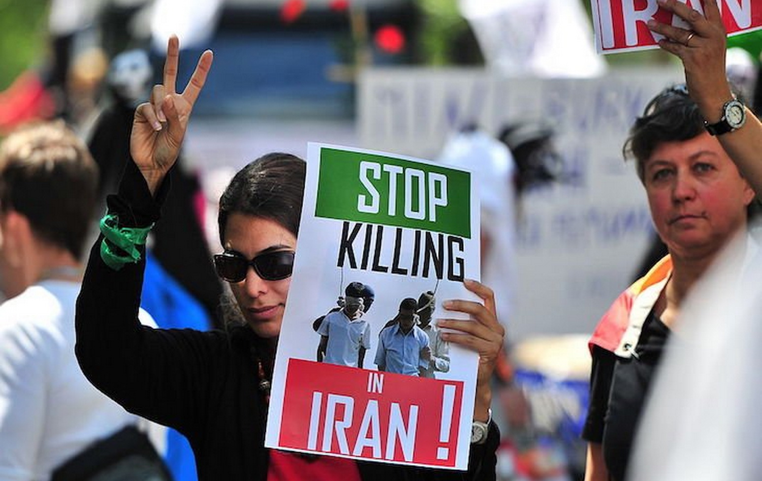 Четверо из десяти ЛГБТ-иранцев становятся жертвами сексуального насилия